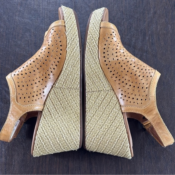 Cobb Hill Amber Camel Yellow Cutout Erika Leather Slingback Wedge Sandals Sz 8 - Picture 2 of 16